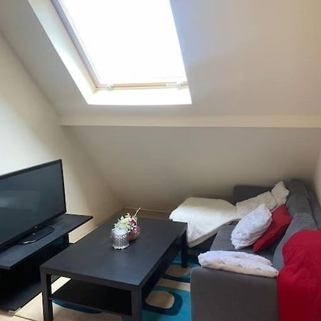 Studio Meuble Dans Une Maison Limay Εξωτερικό φωτογραφία