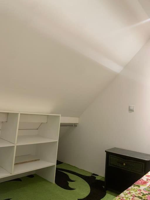 Studio Meuble Dans Une Maison Limay Εξωτερικό φωτογραφία