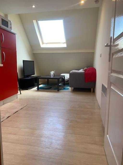 Studio Meuble Dans Une Maison Limay Εξωτερικό φωτογραφία