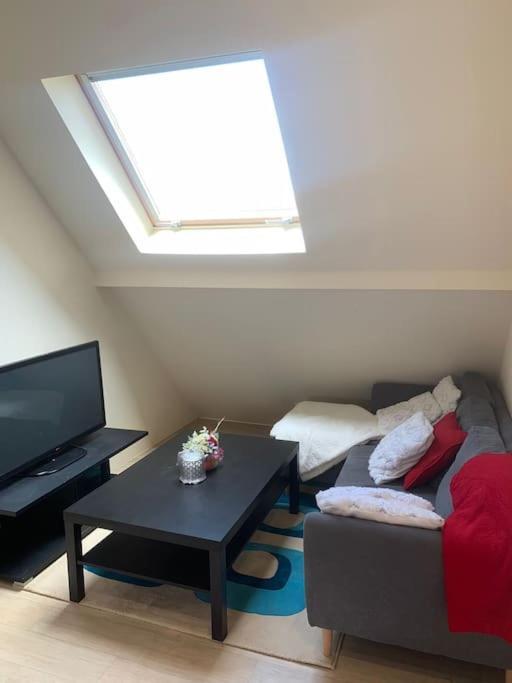 Studio Meuble Dans Une Maison Limay Εξωτερικό φωτογραφία